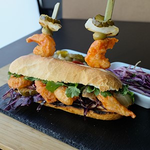 Po’ boy aux crevettes Bam Bam style bánh mì