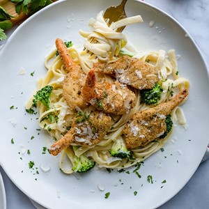 Fettuccini Alfredo with Pan Sear Garlic & Herb Shrimp